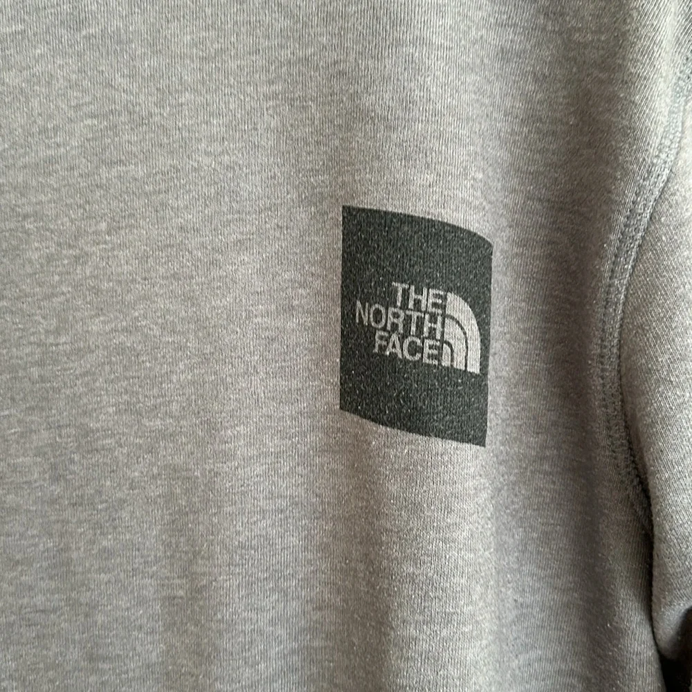 The North Face Men’s sz LG long sleeve crew neck sweatshirt with logo